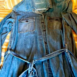 Pretty mid denim button dress with pockets a belt